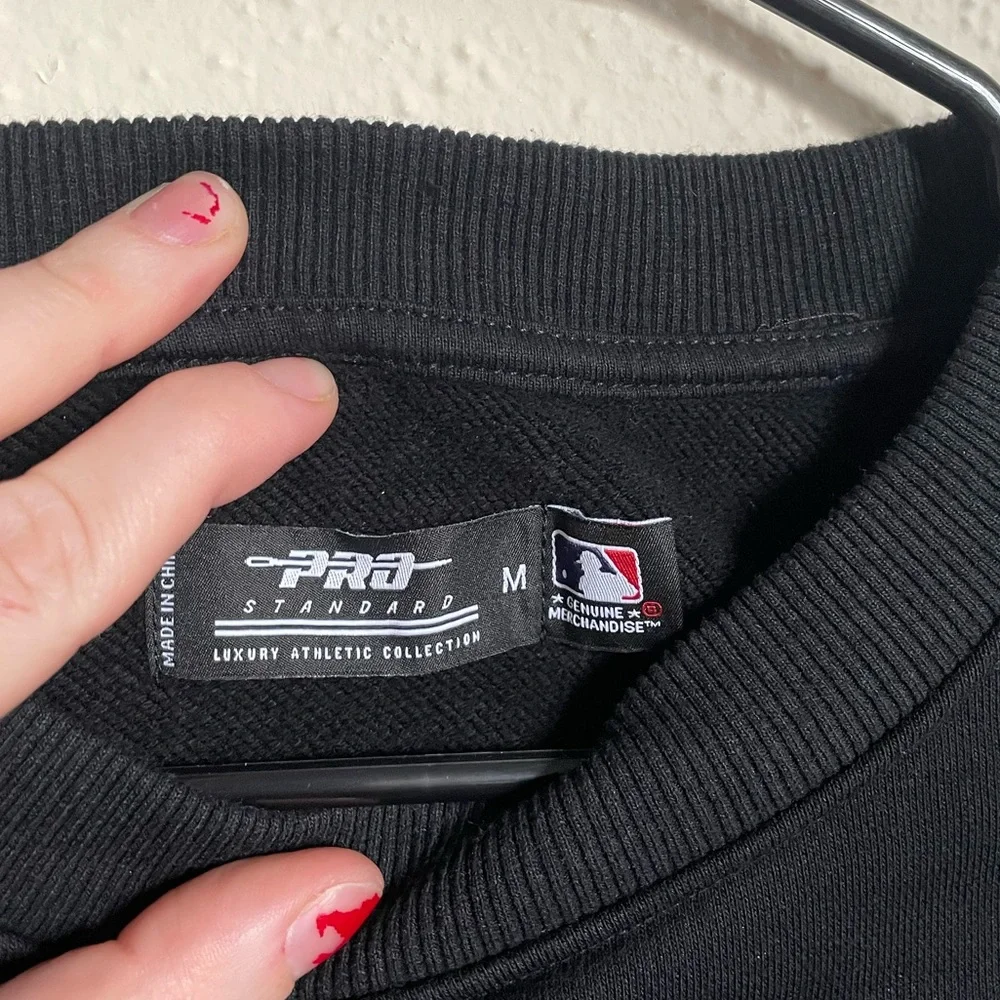 Pro Standard Boston Red Sox Crop Top Sweater - Picture 6 of 8